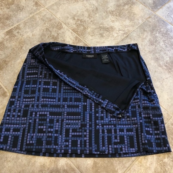 Express stretch geometric mini skirt size 1/2 - Picture 5 of 8